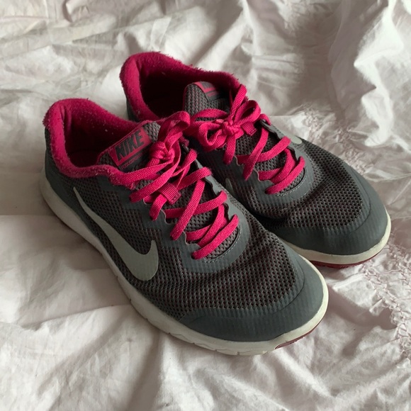 70% off Nike Kids Shoes - Picture 1 of 6